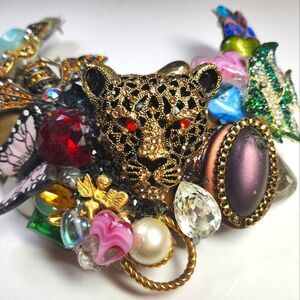 Wendy Gell Collar Necklace Jungle Theme Leopard,Fish, Bumblebee  Swarovski.